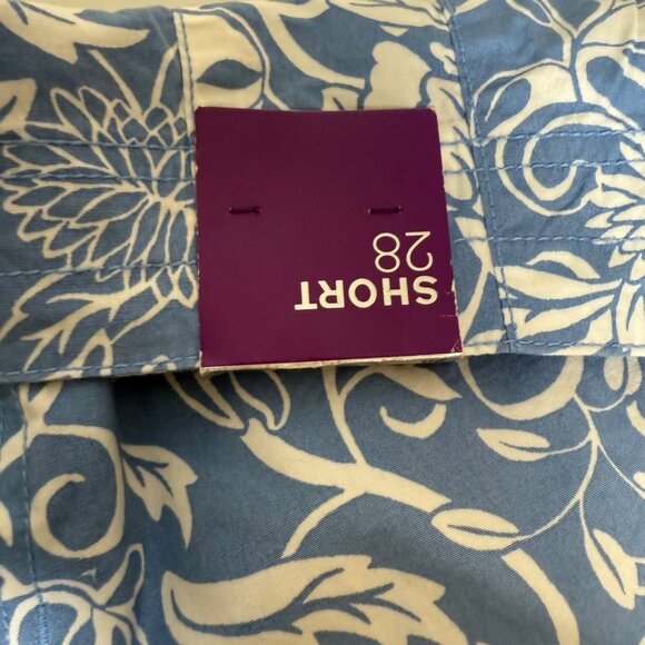 Lane Bryant Tropical Shorts Plus Size 28 Blue White Summer Style Cruise Fashion - Picture 6 of 12